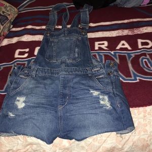 Short overalls